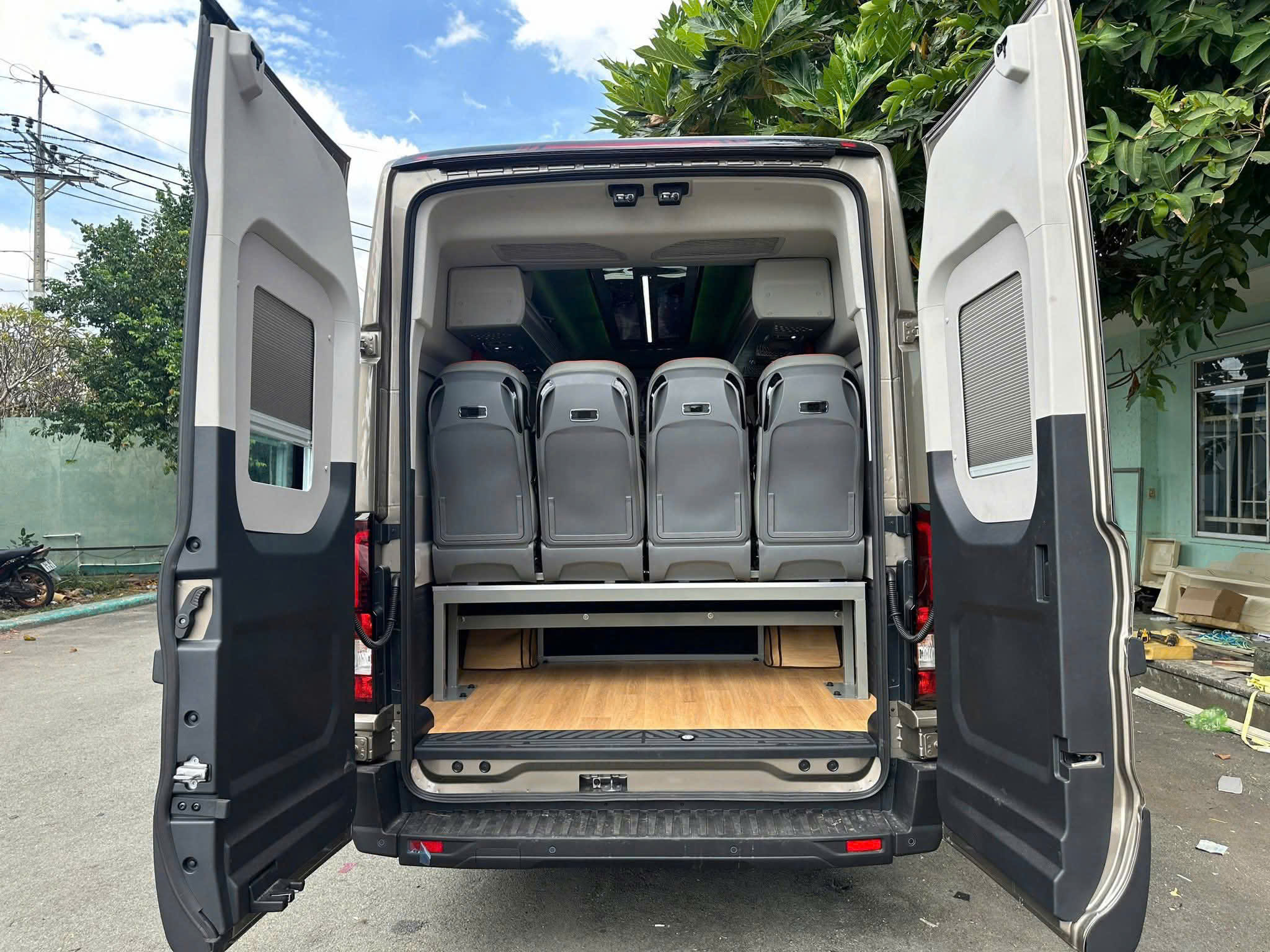 Thuê Xe 18 Chỗ Đi Lễ Hội: Lựa Chọn Hoàn Hảo Từ Dịch Vụ Cho Thuê Xe Huy Đạt